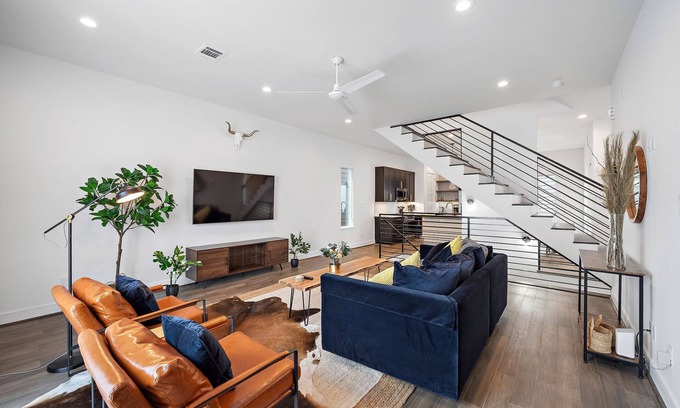Houston House | Galleria - Rustic Mid-Century Modern 3BR House