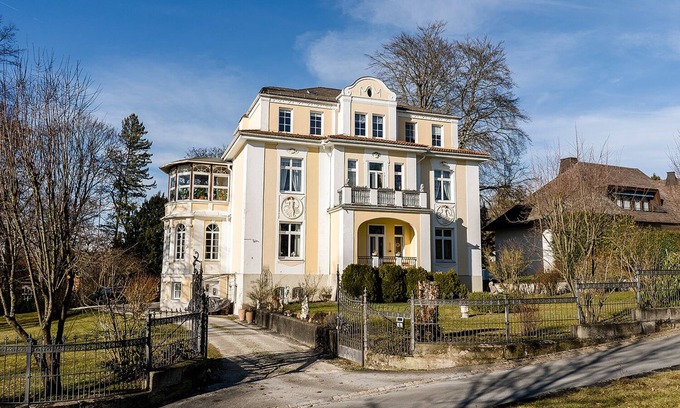 Coburg House | Gallery in the coach house, 5 minutes' walk from the market square,