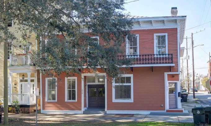 Beach Institute Apartment | Gallery Stays - Parkside Estate