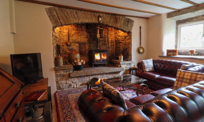 Thornton Rust Cottage | GALLIVANTIN COTTAGE, family friendly, with open fire in Aysgarth