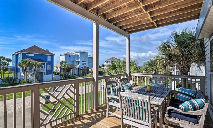 Pirates Beach West House | Galveston Beach Retreat House - Walk to Beach