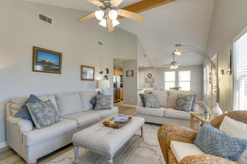 Pirates Beach House | Galveston Getaway Spacious Home Less Than 1 Mi to Beaches