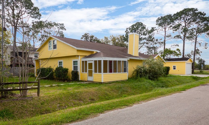 Dickinson House | Galveston/Kemah ✭3kft²✭King ✭Full Kitchen✭Parking