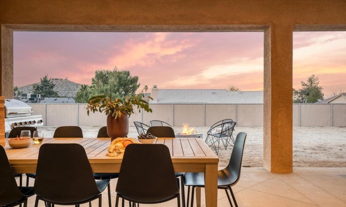 Yucca Valley House | Gambel by AvantStayJTree Escape w Entertainers Yard Firepit 3000SF