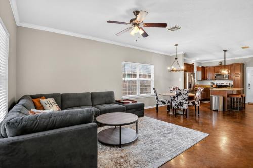 College Station House | Game Day Getaway Near Texas A&M home