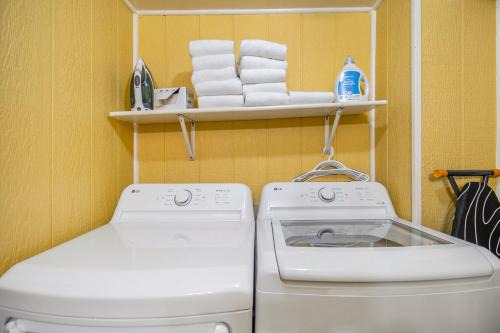 Northeast South Bend House | GAME DAY Haven- Sleeps 10, Near Notre Dame & DT!