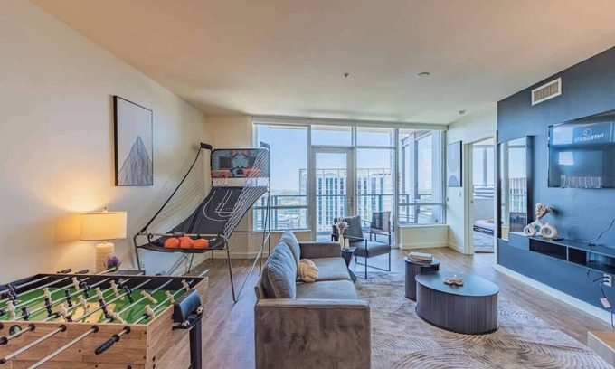Downtown Phoenix Apartment | Game Day in PHX | Pool, Gym, Parking, Balcony, W/D