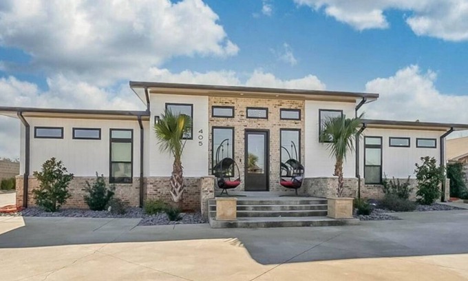 Forest Lake House | Game Day Vacay, ROLL TIDE AT THE 405