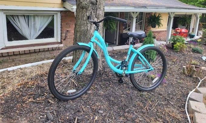 Oakwood Village House | Game house in the woods, come bike the metropark!