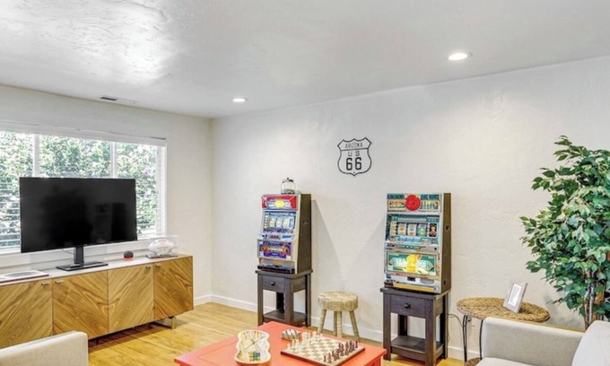 Southeast Boise House | Game Night Condo w/Darts, Pool and More