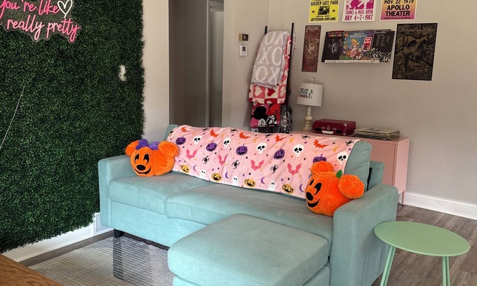 Parma House | Game On Parma with WiFi, AC and Game Room Family and Pet Friendly