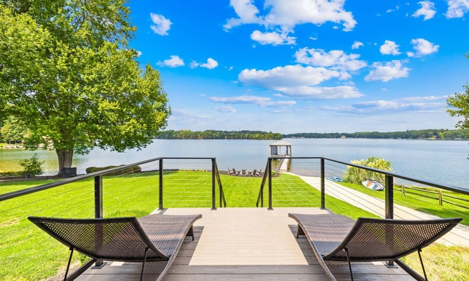 Lake Norman of Catawba House | Game Room, 2 King Suites, Huge Porch, Kayaks, Lake