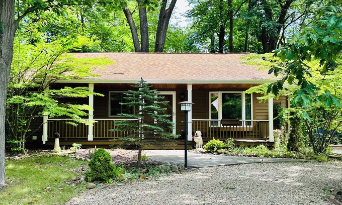 Harbert House | Game Room, 4 Min to Warren Dunes, Fire Pit and More!