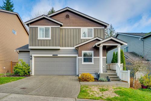 Tumwater House | Game Room and Deck Family-Friendly Tumwater Gem