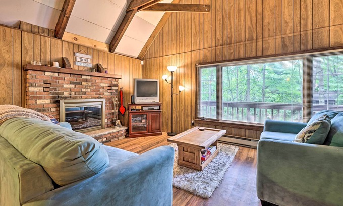 Pocono Lake Cabin | Game Room & Fire Pit: Tree-Lined Pocono Lake Cabin