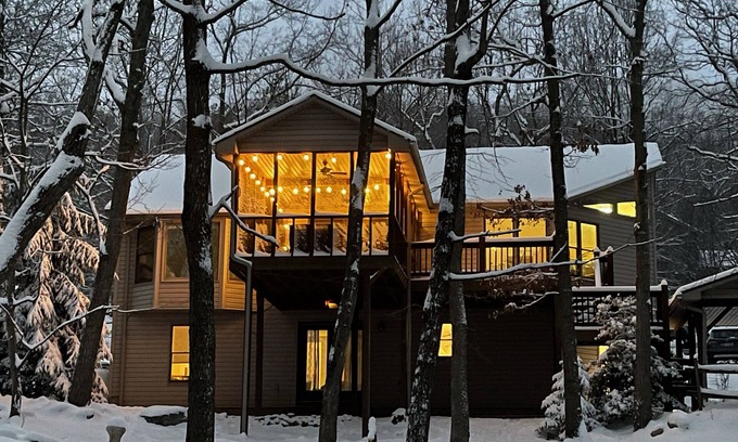 McGaheysville House | Game Room~Grill~Screen Porch~Top of Mountain~Pool Access~Walk to Most Amenities
