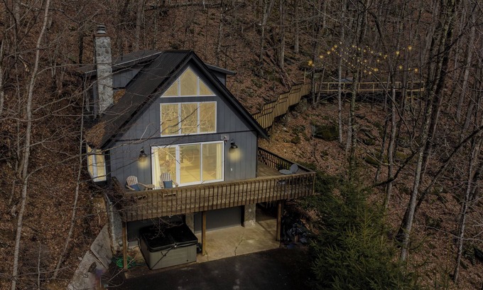 Seven Devils Cabin | Game Room, Hot Tub, Pet-Friendly, Fire-pit, Views on 3-Acres in Seven Devils