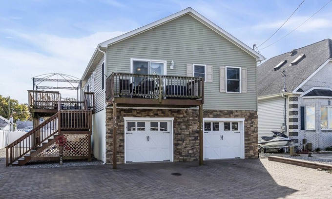 Ocean Gate House | Game Room, Kayaks, Steps to the Ocean!