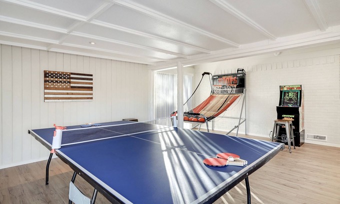 Paradise Hills Civic House | Game Room - Mountain Views - King Bed - near Golf Course - Intel - Rust Medical