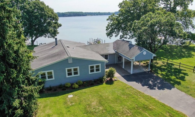 Mount Holly House | Game-Theme Water Fun! Boats+Beach+King Bd+EV Chrgr