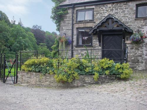 Llangadog House | Gamekeepers Cottage - Hw7729