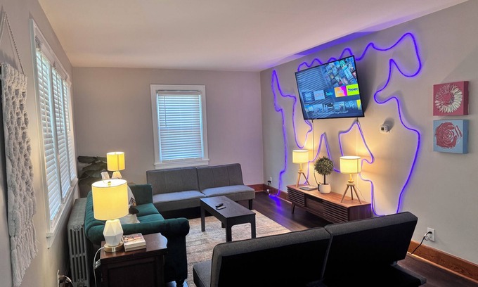 Campbelltown House | Gameroom with Foosball+Arcade! Spacious Home,Lots of Parking,Perfect for Groups!