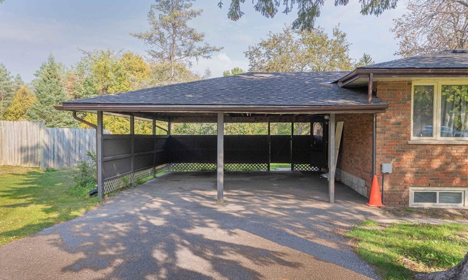 Lakefield House | Games+BBQ+Firepit+sleep 8+4 beds near Downtown