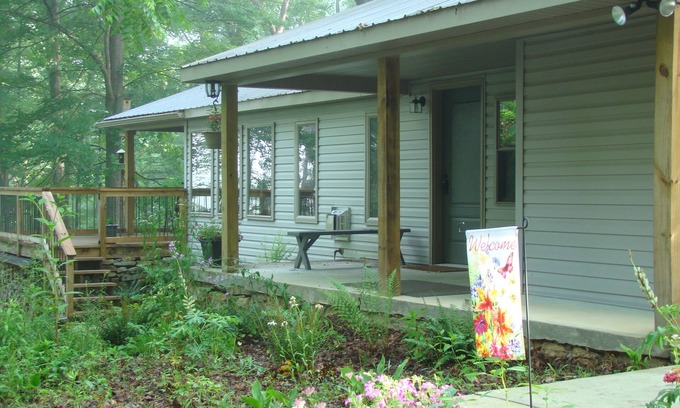 Fort Hill Cottage | GAP, Fallingwater & Ohiopyle - Relax & unplug -Private setting -5 Star Reviews