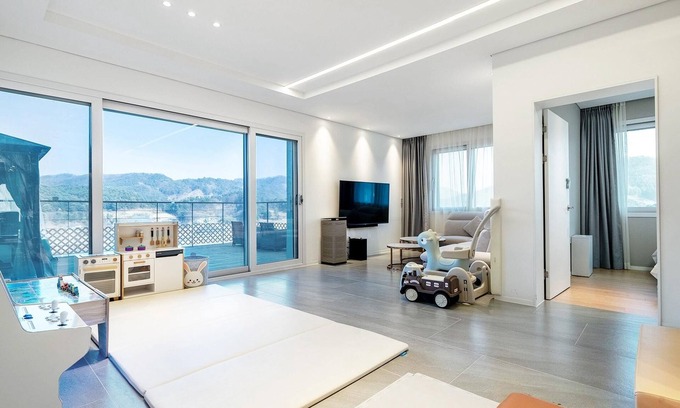 Sang House | Gapyeong Pinetree Kids Pool Villa