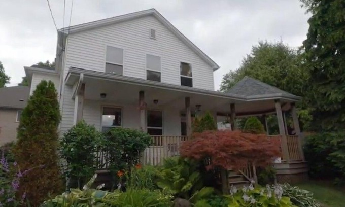 Downtown Niagara Falls House | Garden 2 Storey House