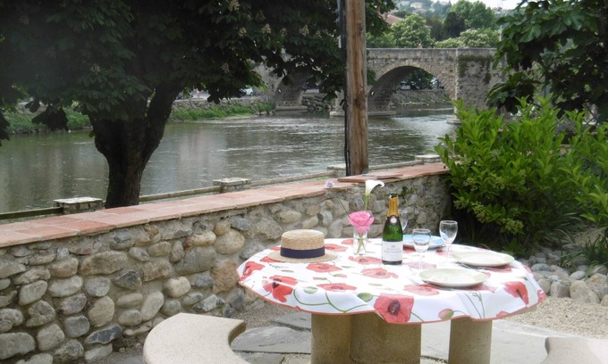 Limoux Apartment | Garden Apartment: AC, spacious, 2 BEDROOMS garden