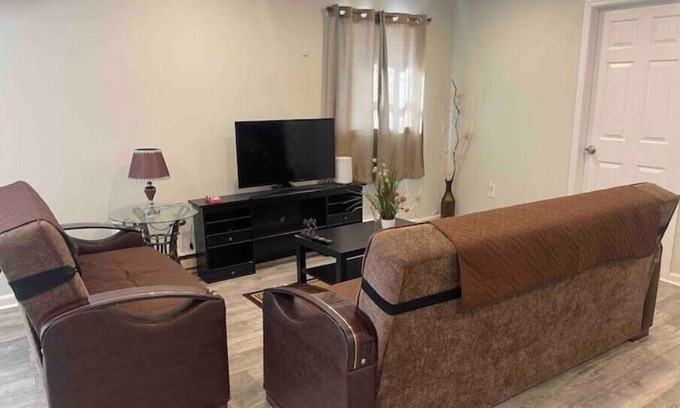 Newark Apartment | Garden Apartment near Prudential Centern