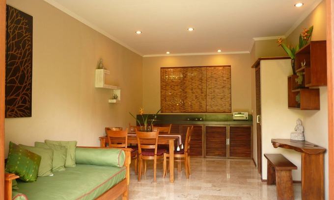 Kedewatan Apartment | Garden Apartment with Shared Swimming Pool