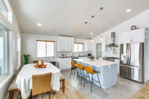 Sweetwater House | Garden City Cabin with Fire Pit 2 Mi to Bear Lake!