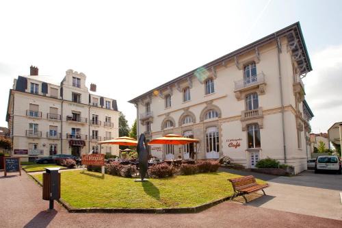 Luxeuil-les-Bains Apartment | Garden & City Luxeuil Ex Le Métropole et Les Thermes