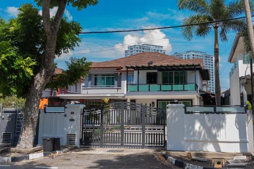 Central Seberang Perai House | GARDEN COZY2STOREY HOME 4ROOM 10PAX@NEAR ALMAJUSCO