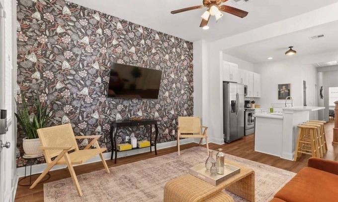 Saint Thomas Development Apartment | Garden District | Garage Parking |3 Beds+Workspace