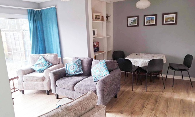 Christchurch Apartment | Garden flat, dog friendly, sleeps 3/4, enclosed garden, parking, level access