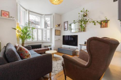 Tottenham Hale Apartment | Garden Flat. Tottenham Hale. 20mins2central London