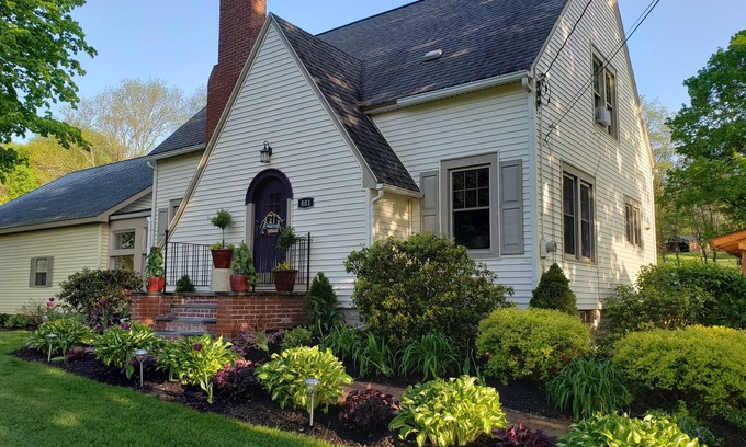 Oneonta House | Garden House - Close to All Star Village, beautiful gardens, game room
