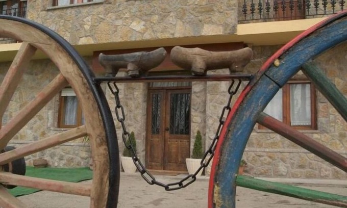 Carrizo De La Ribera House | Garden House Hotel