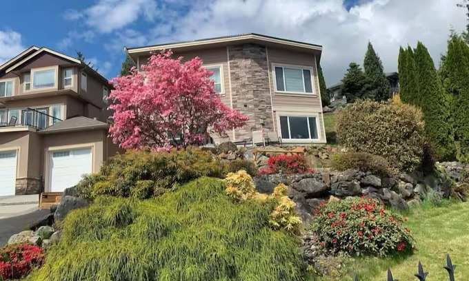 Chilliwack House | Garden House Near Hwy 1, Fishing , Heritage Park, Coliseum , Cultus Lake