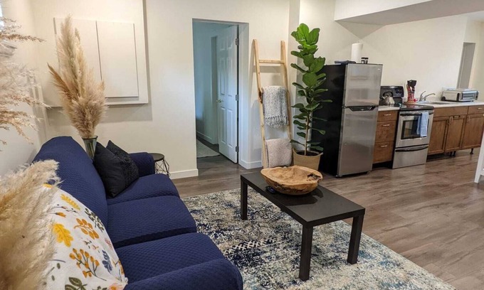 Colwood House | Garden-Level Suite in Quiet Colwood Neighbourhood