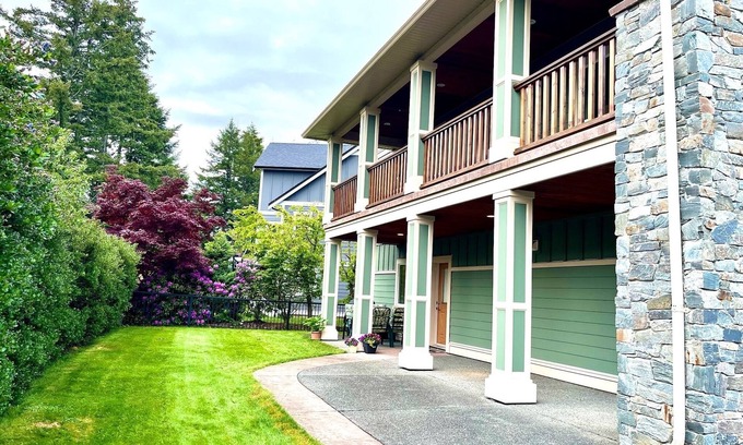 Langford House | Garden Oasis in Victoria's Golf and Tennis Resort