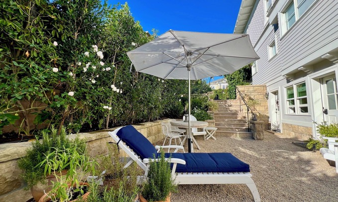 Oak Park Cottage | Garden Pied-à-Terre, Downtown A+ Location, 1 Bed 1 Bath, Luxury Guest Suite