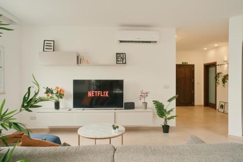 Tal-Ghoqod Apartment | Garden Place by Shmoo