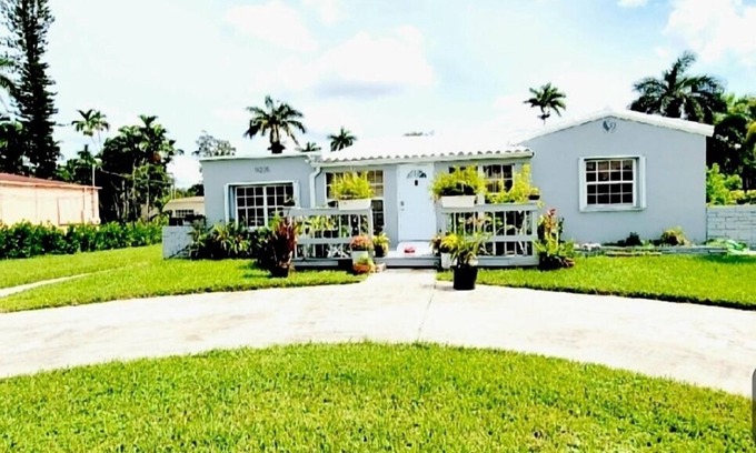 Golden Glades House | GARDEN PLACE MIAMI