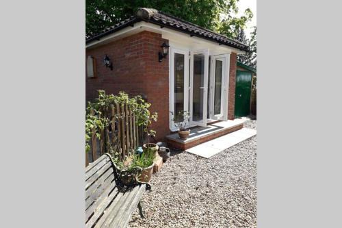 Norwich Apartment | Garden rest
