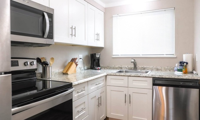 Tri-Cities Apartment | Garden Retreat 2/1 #3507A