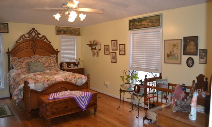 Dadeville Bed & Breakfast | Garden Room in Paradise Bed and Breakfast on Lake Martin